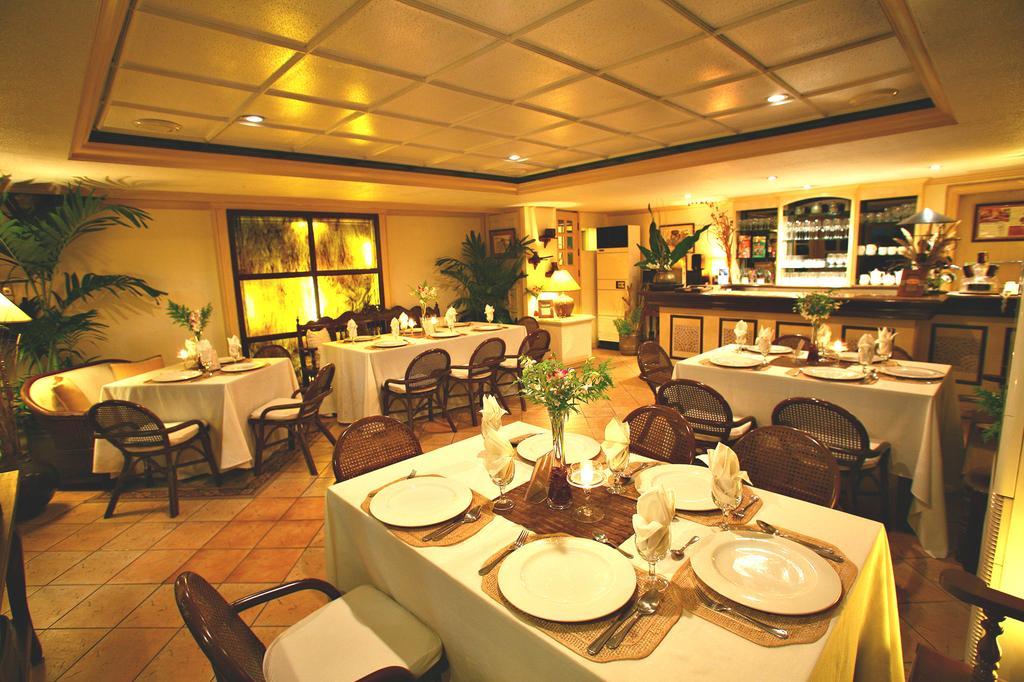 Villa Margarita Hotel Davao Экстерьер фото